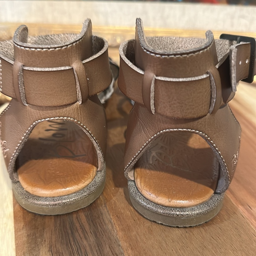Blowfish Women's Tan and Black Sandals - Picture 4 of 5